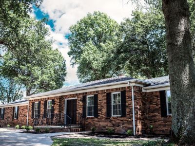 2221 Holly Avenue details