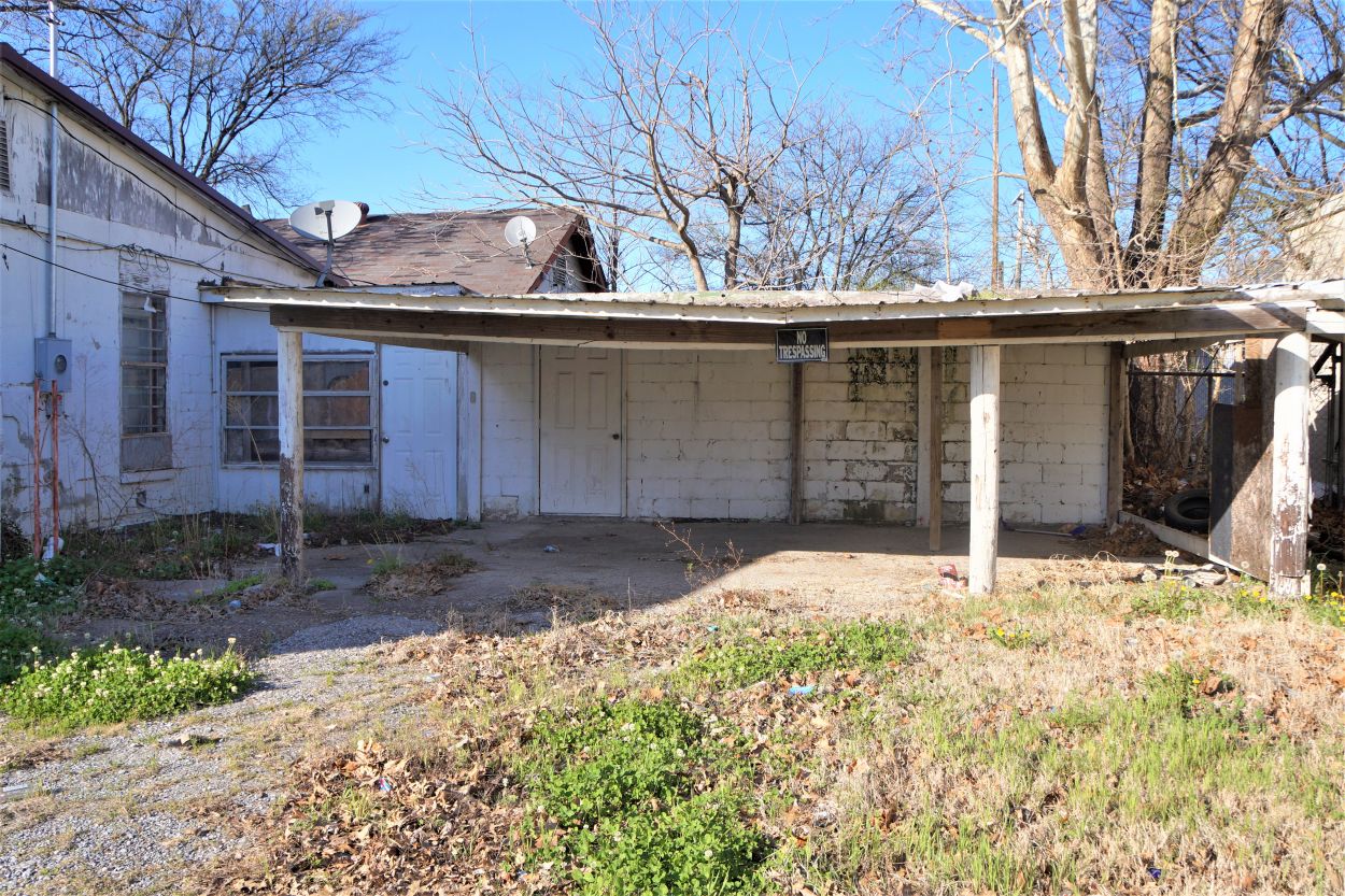 1313 Ward Avenue Caruthersville, MO 63830 1 beds .5baths