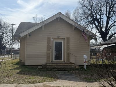 410 E 8th Street details