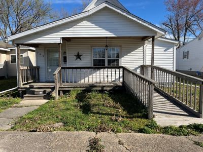 209 East Castor