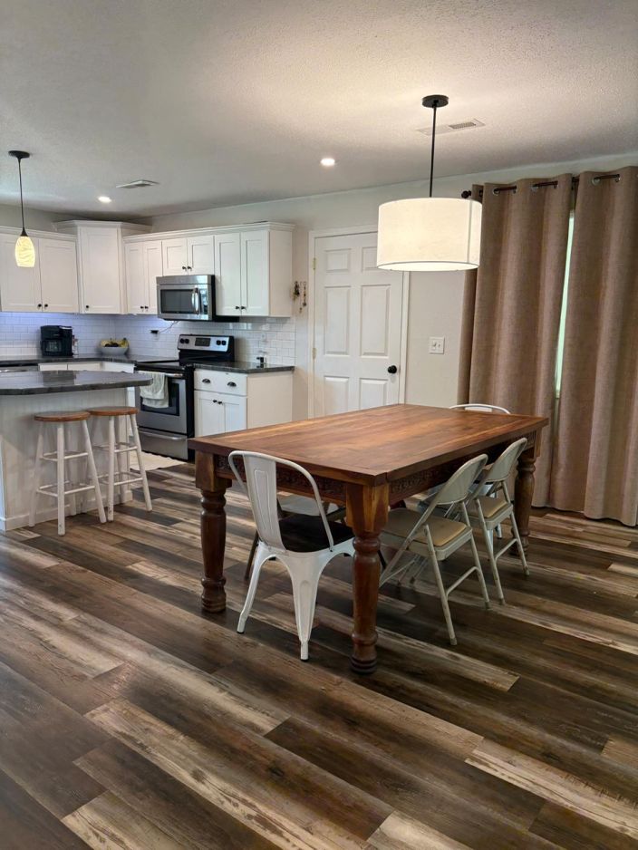10817 Cabin Ln.