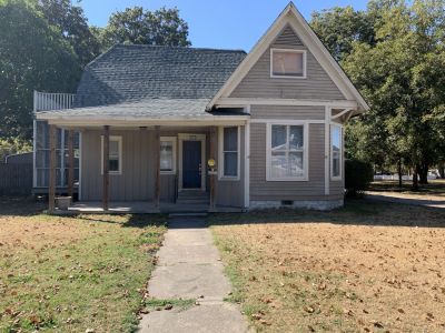407 N Douglas