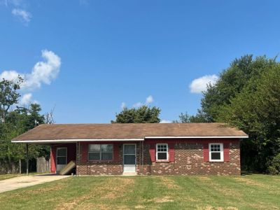 2303 N Burge St details