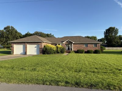 727 Susan St