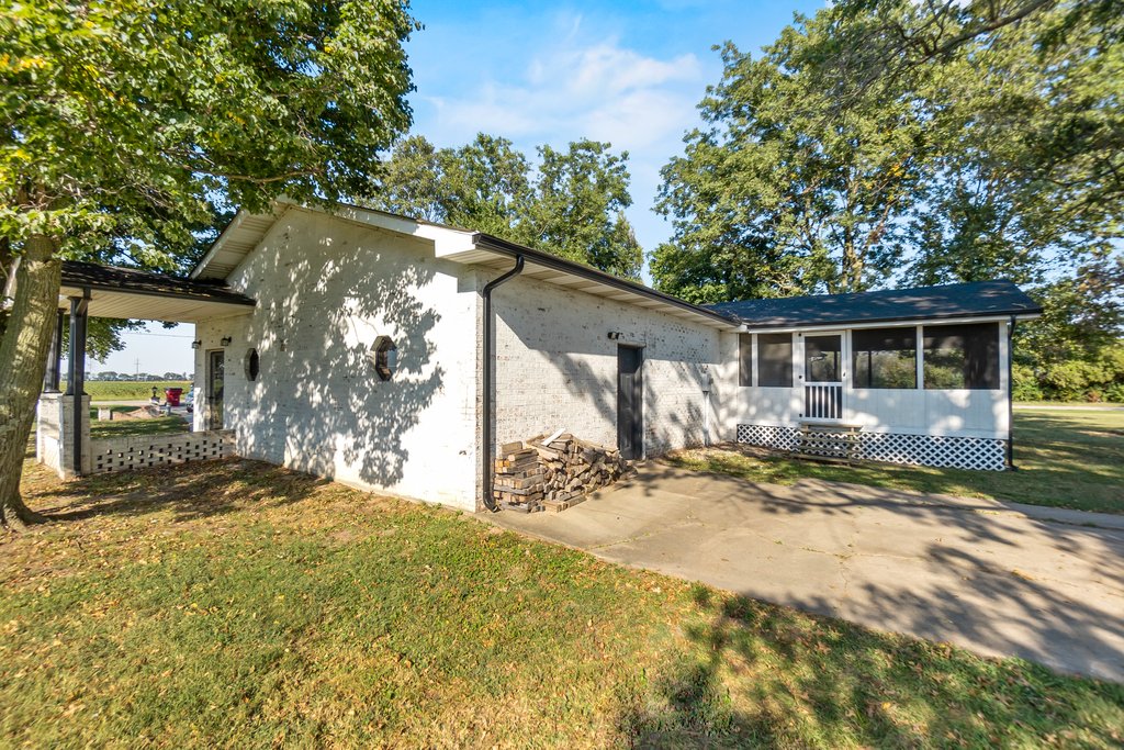 Bollinger Services 5814 State Hwy Z, Sikeston, MO 63801 160,000