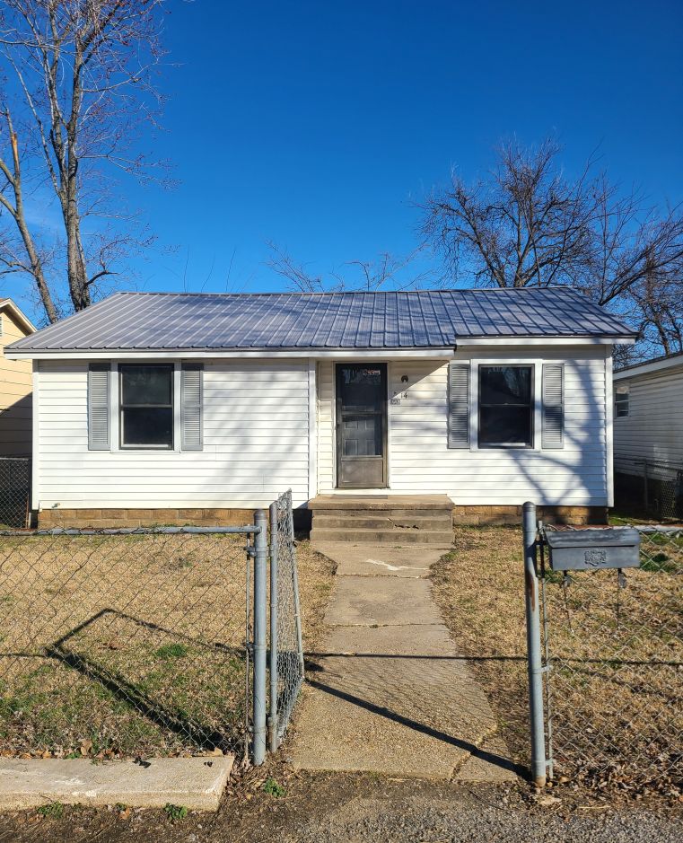 residential & commercial properties for sale Young Real Estate