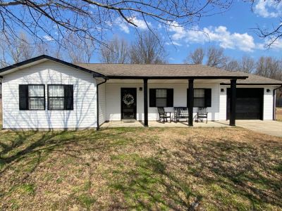 1306 Susan St details