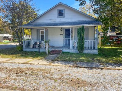 734 W Elk St details