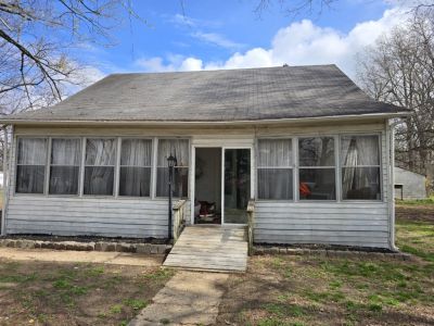 205 Maxine St  details