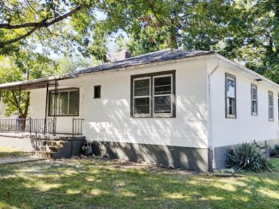 1201 S Sprigg St details