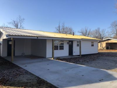 305 W Becky Street details