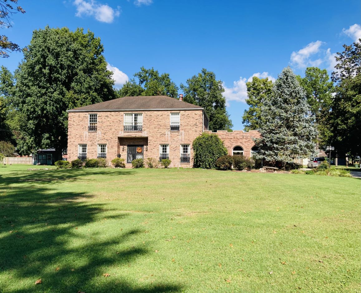 homes for sale commercial property listings Young Real Estate