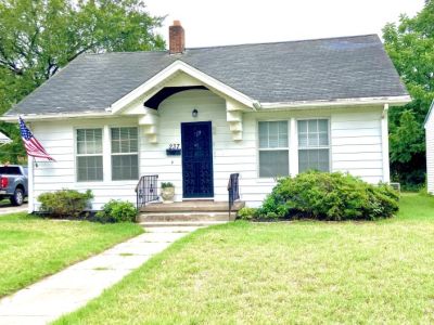 237 Gladys E