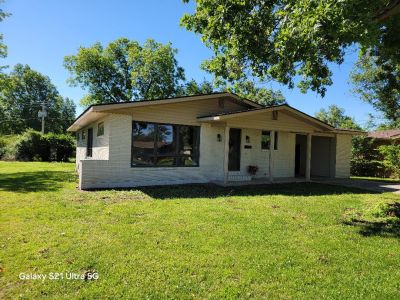 721 Mimosa Dr details