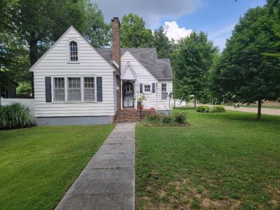 804 N Kingshighway St  details