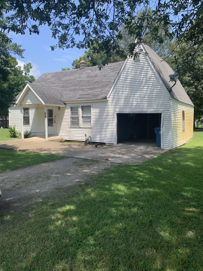 413 Oak Street